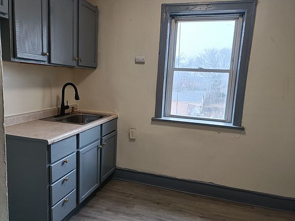 2nd image of 3112 W Glendale Ave APT 7