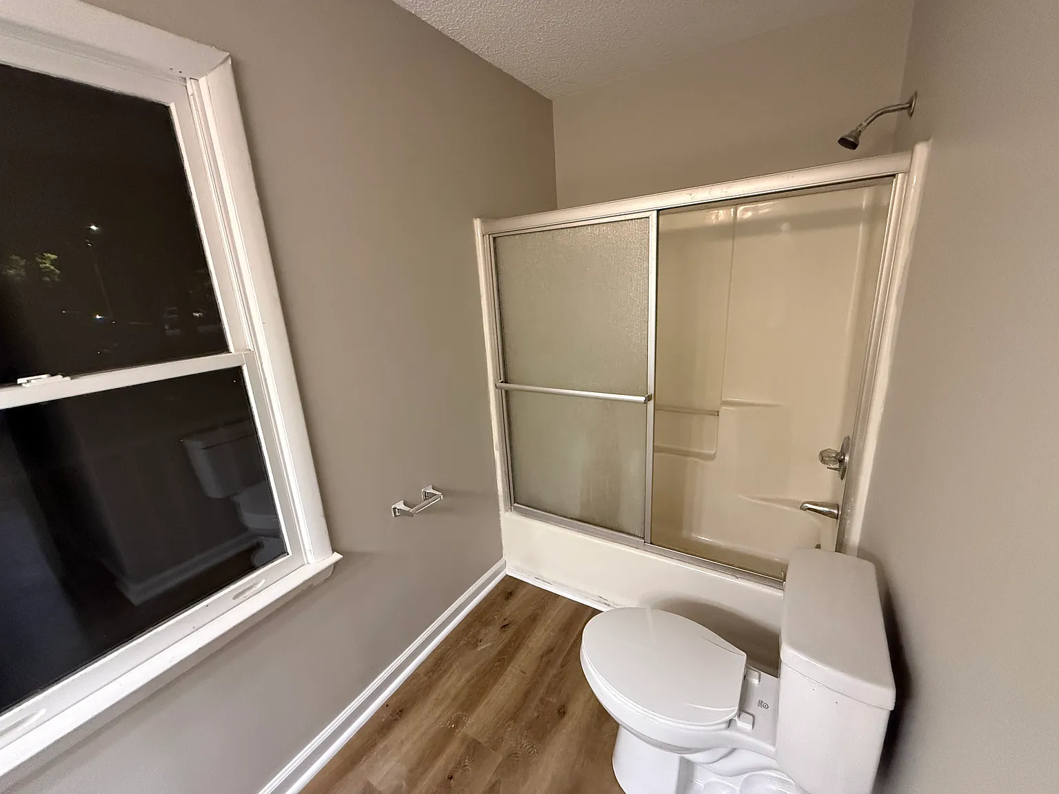 3 bed, 1049 sqft, $1,920 — Photo 4
