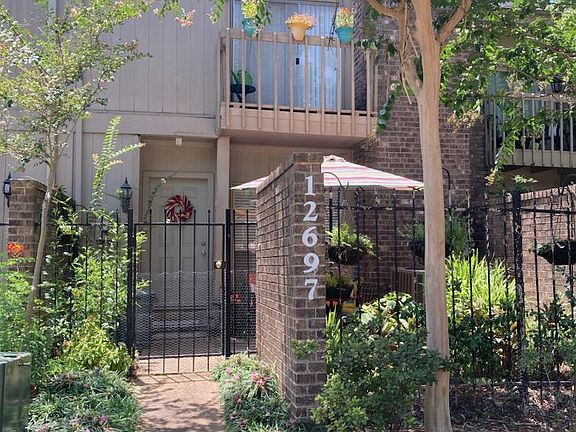 Front door entry with small courtyard