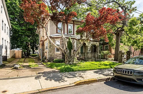 332 W Washington St Photo 1