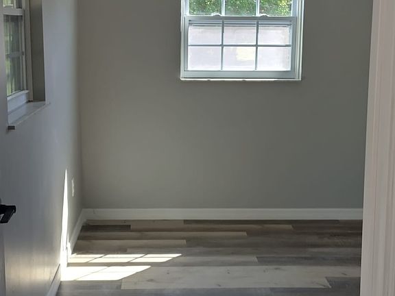 3rd image of 473 Lake Rd