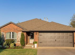 4412 Applegate Dr, Moore, OK 73160
