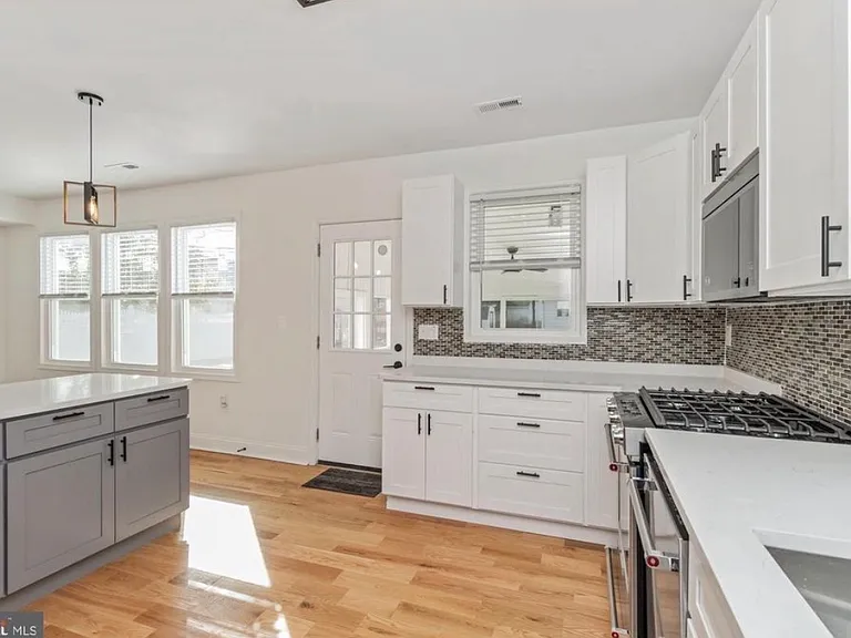 602 S Hammonds Ferry Rd — Photo 5