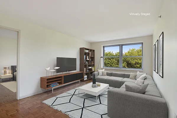 Rented by Red Apple Group | media 21