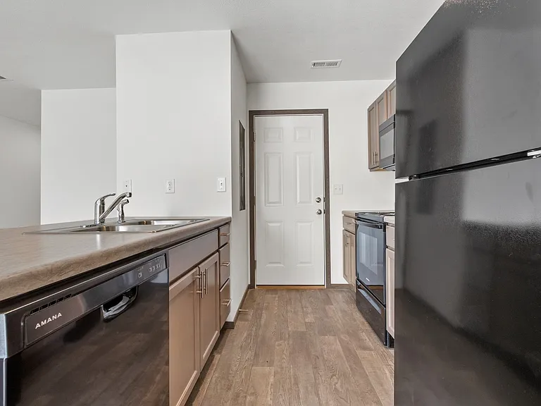 Split Rock Village Apartments & Townhomes — Photo 44