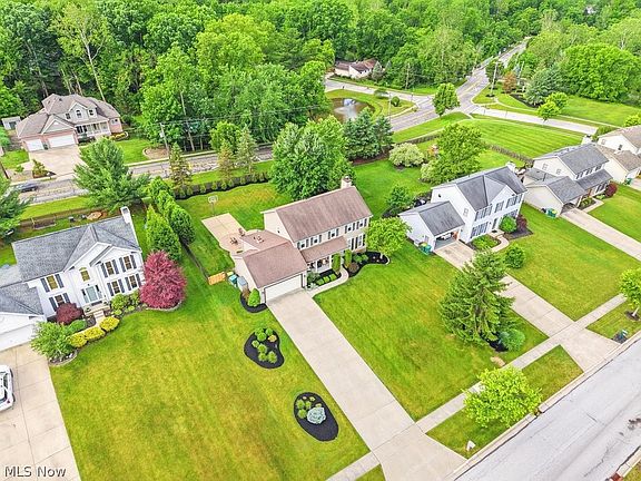 3rd image of 1658 Chestnut Trail Dr