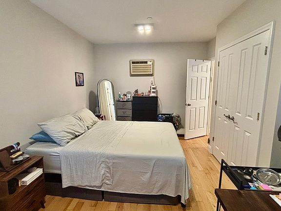5th image of 20-50 29th St Unit Penthouse