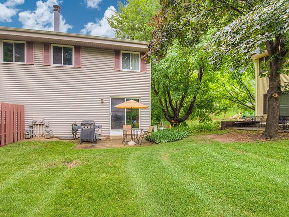 3rd image of 371 Dorland Ln S