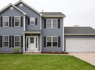 569 Waterford Dr, Oswego, IL 60543