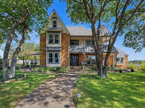 8941 Crest Wood Dr, Fort Worth, TX 76179