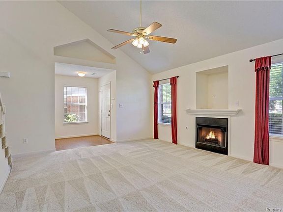 5th image of 301 Westgate Cir #301