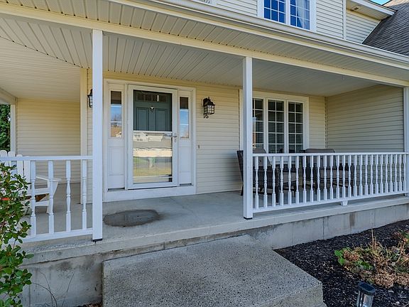 4th image of 16 Bayberry Dr