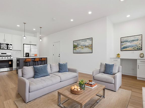 5th image of 4841 S Prairie Ave #2