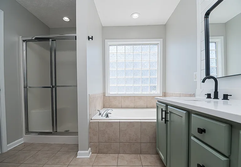 3401 Connection Dr — Photo 10