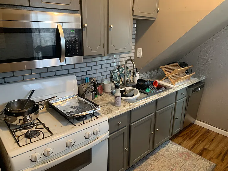 2550 University Ave NE — Photo 3