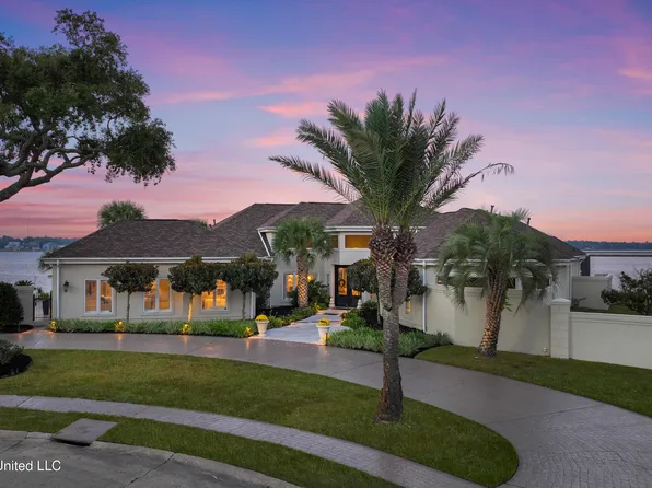 2000 Bayou Laporte Dr, Biloxi, MS 39531