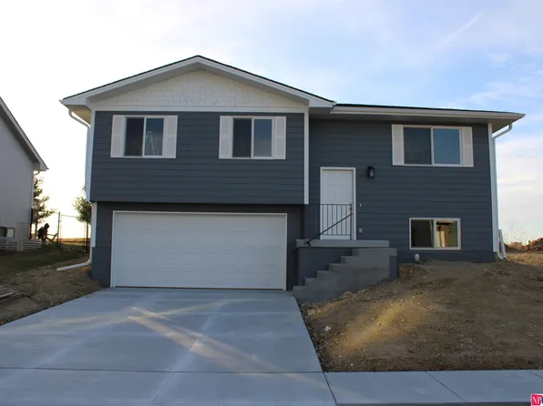 2253 NW 57th St, Lincoln, NE 68524