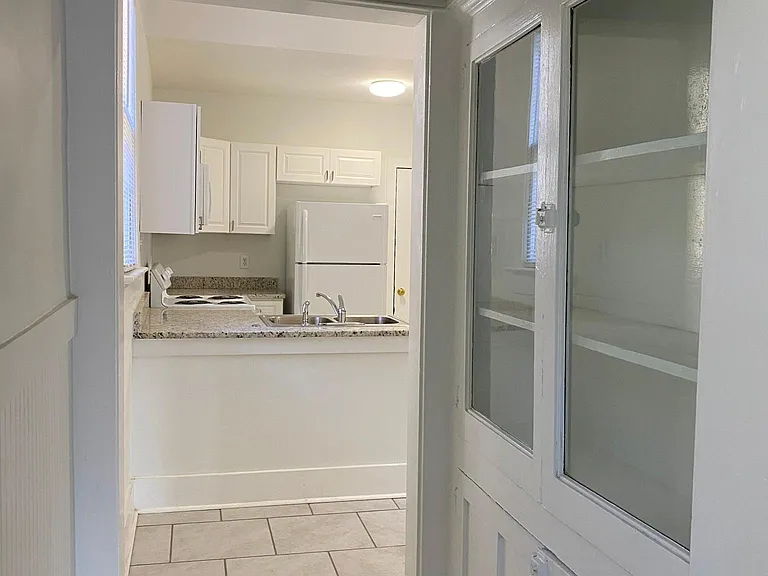 2174 Monroe Ave — Photo 9