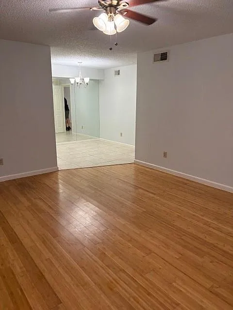 2 bed, 2.0 bath, 1040 sqft, $1,895 — Photo 2