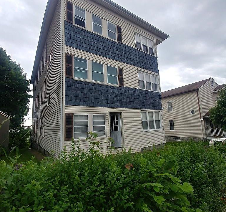 1st image of 52 Plantation St #3