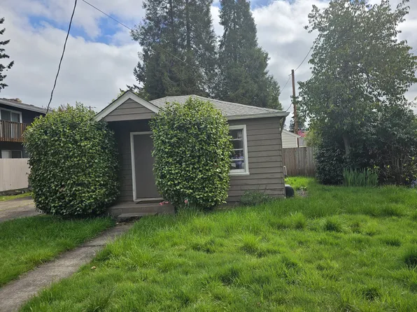 796 14th St NE, Salem, OR 97301