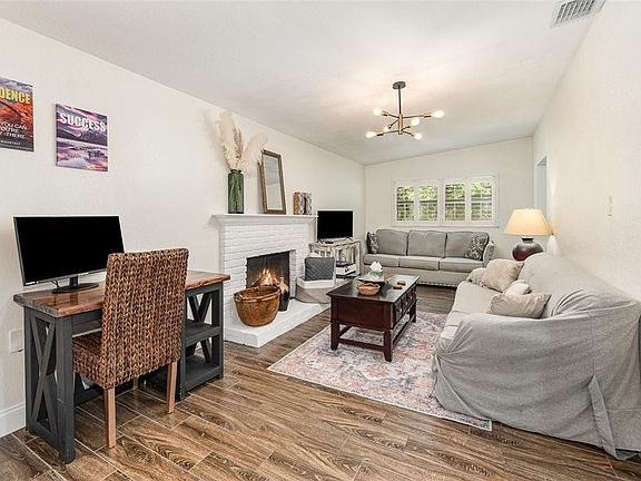5th image of 2721 E Marks St