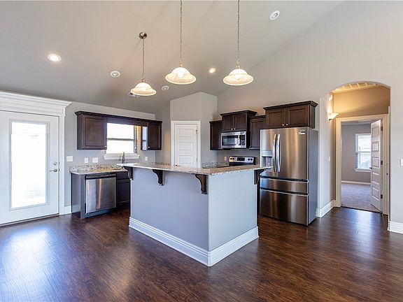 3rd image of 461 Sundowner Ranch Ave