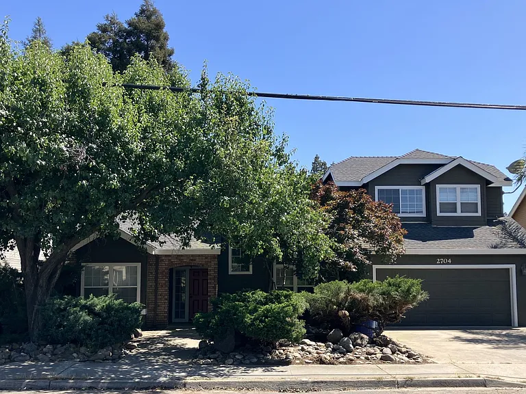 2704 Snyder Ave — Photo 1