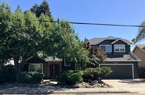 2704 Snyder Ave Photo 1