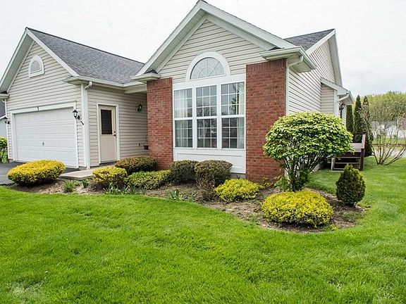 2nd image of 3 Lilly Pond Cir