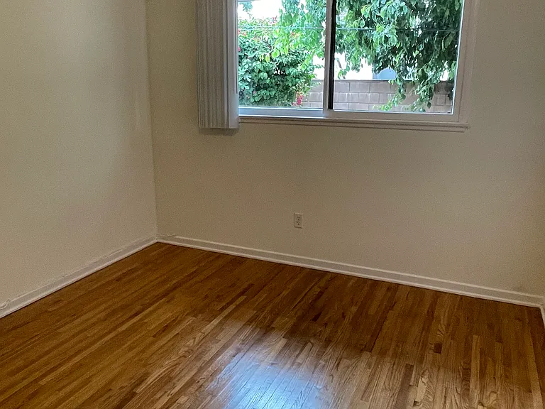 16334 Chatsworth St — Photo 10