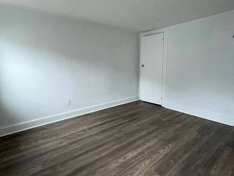 225 Home Ave — Photo 9