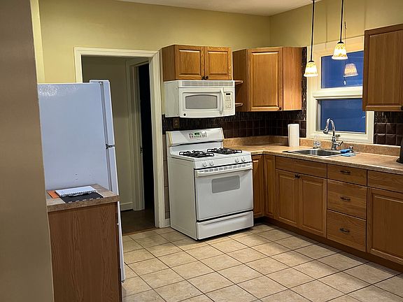 3rd image of 2213 Valley Dr