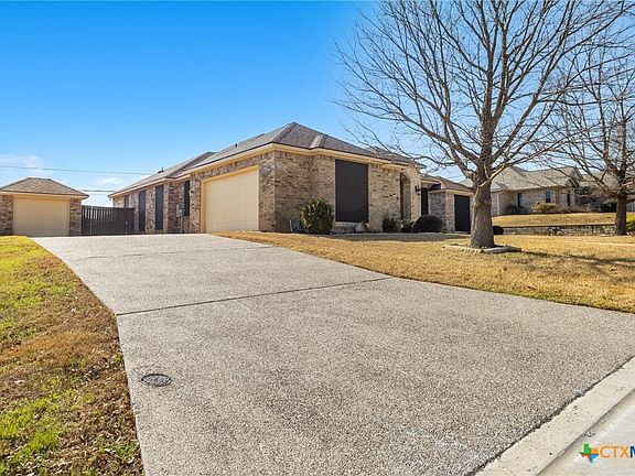 3rd image of 1115 Redleaf Dr