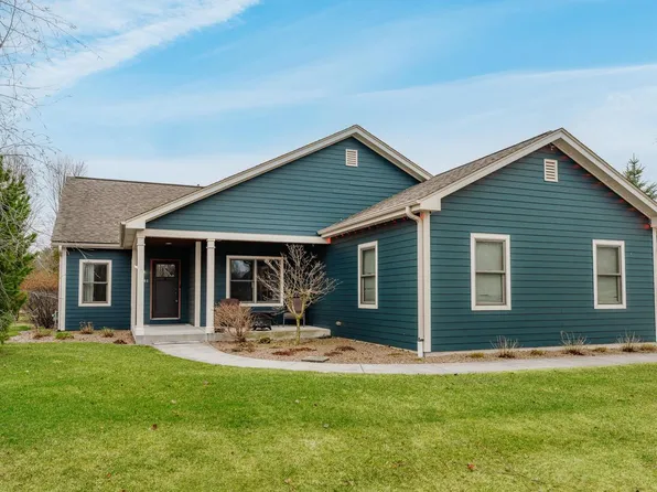 1841 Kissel DRIVE, Hartford, WI 53027