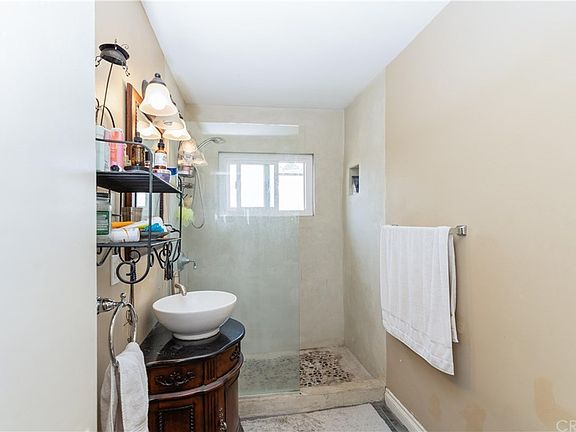 5th image of 1929 Tamarind Ave APT 9