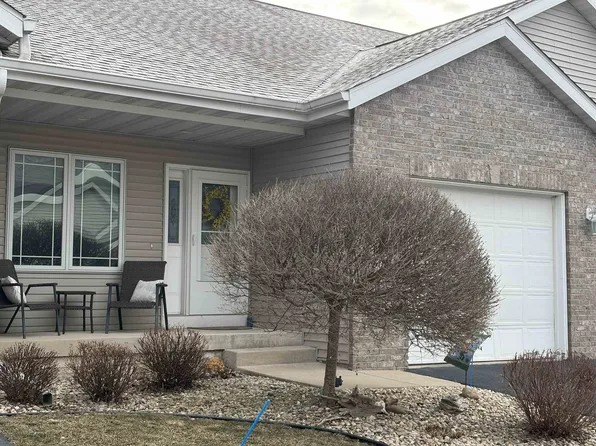 605 Nightingale Ln, Cottage Grove, WI 53527