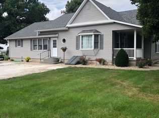 9 6th St, Carrollton, IL 62016