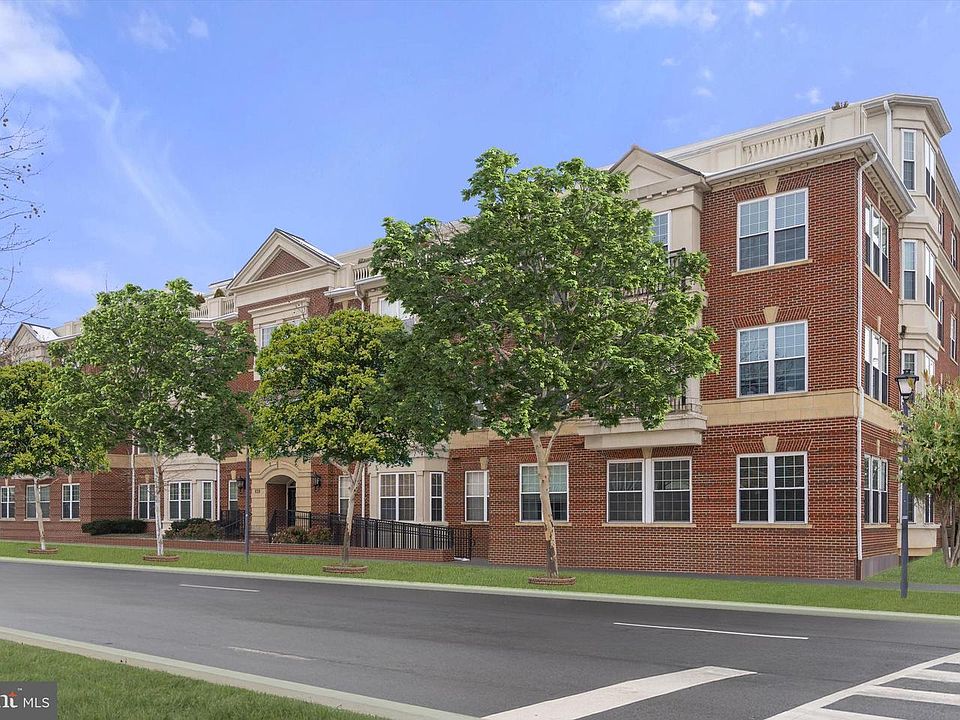 1st image of 828 Slaters Ln APT 302