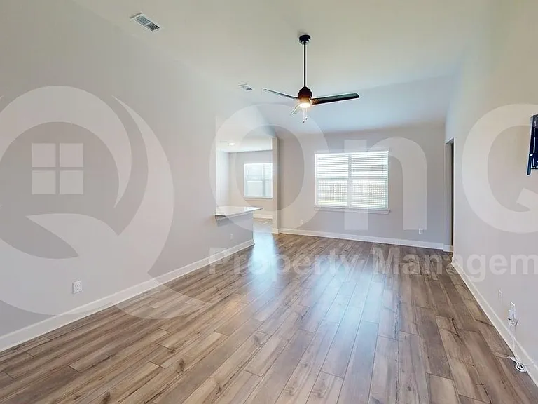 904 Emerson Dr — Photo 8