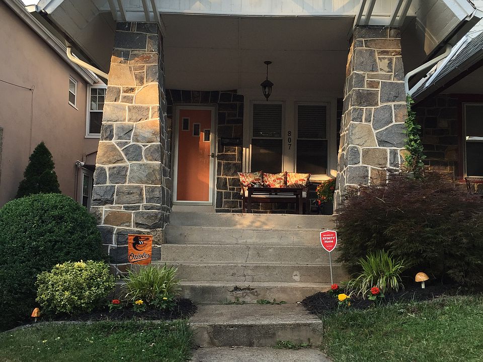 2nd image of 807 W 19th St