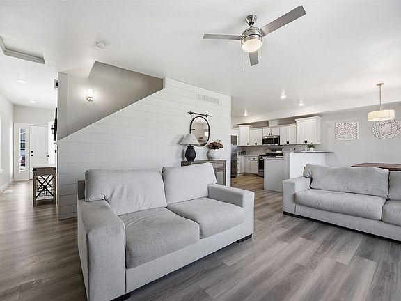 3rd image of 1110 Leann Cir