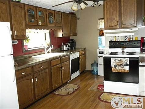 2nd image of 125 Poplar St