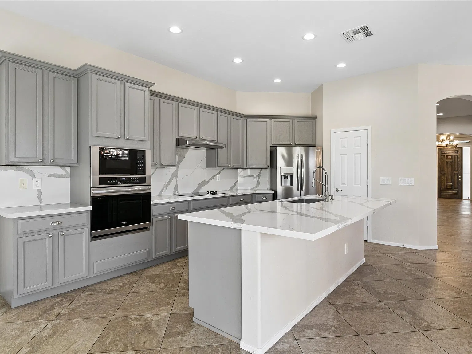3 bed, 2558 sqft, $3,499 — Photo 2