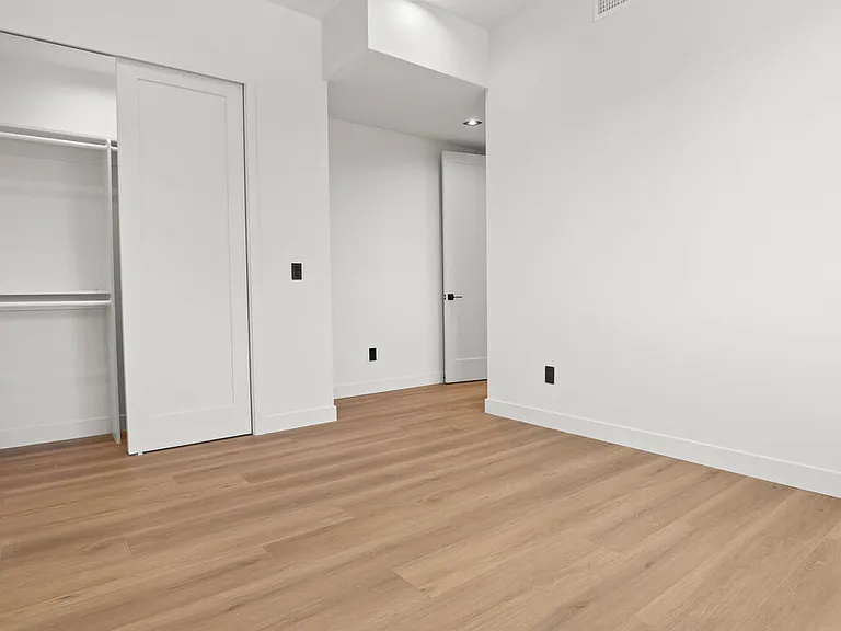 10842 Peach Grove St #B — Photo 11