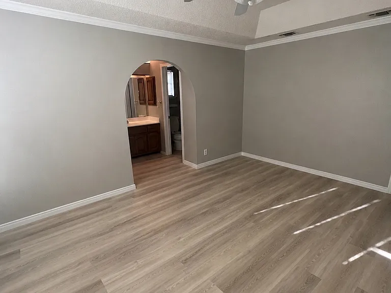522 West Oak — Photo 13
