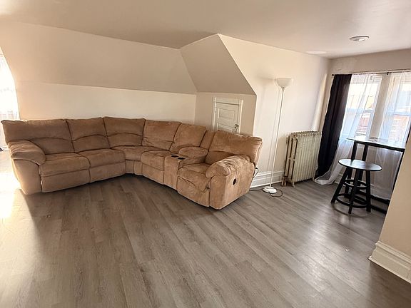 3rd image of 313 N Evans St Floor 2