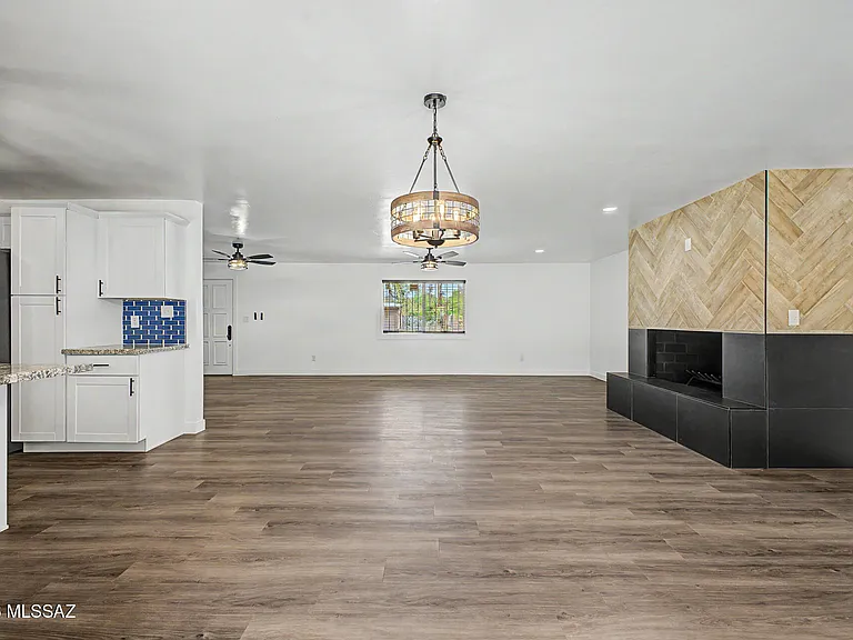 2625 W Oregon St — Photo 8