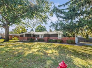 300 S Walnut St, Bethalto, IL