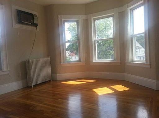 1st image of 371 1/2 Lincoln Ave